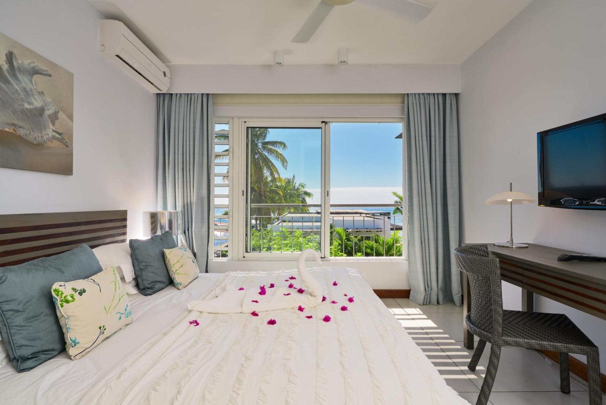 Plage Bleue Beachfront Apartments With Lov Trou aux Biches Kültér fotó