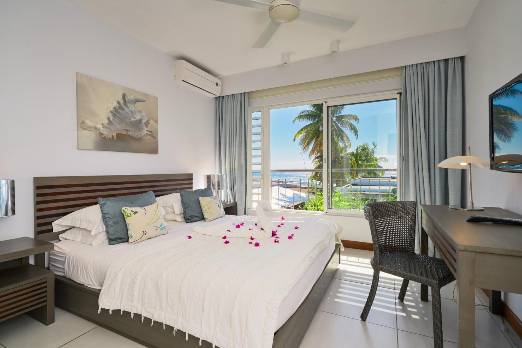 Plage Bleue Beachfront Apartments With Lov Trou aux Biches Kültér fotó
